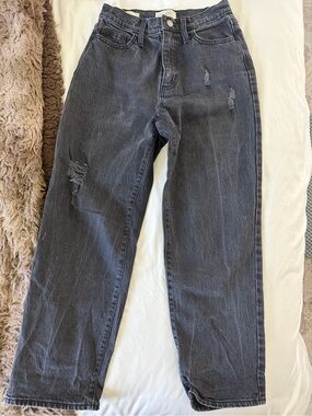 Universal Thread Women's Washed Black Distressed Straight-Leg Jeans